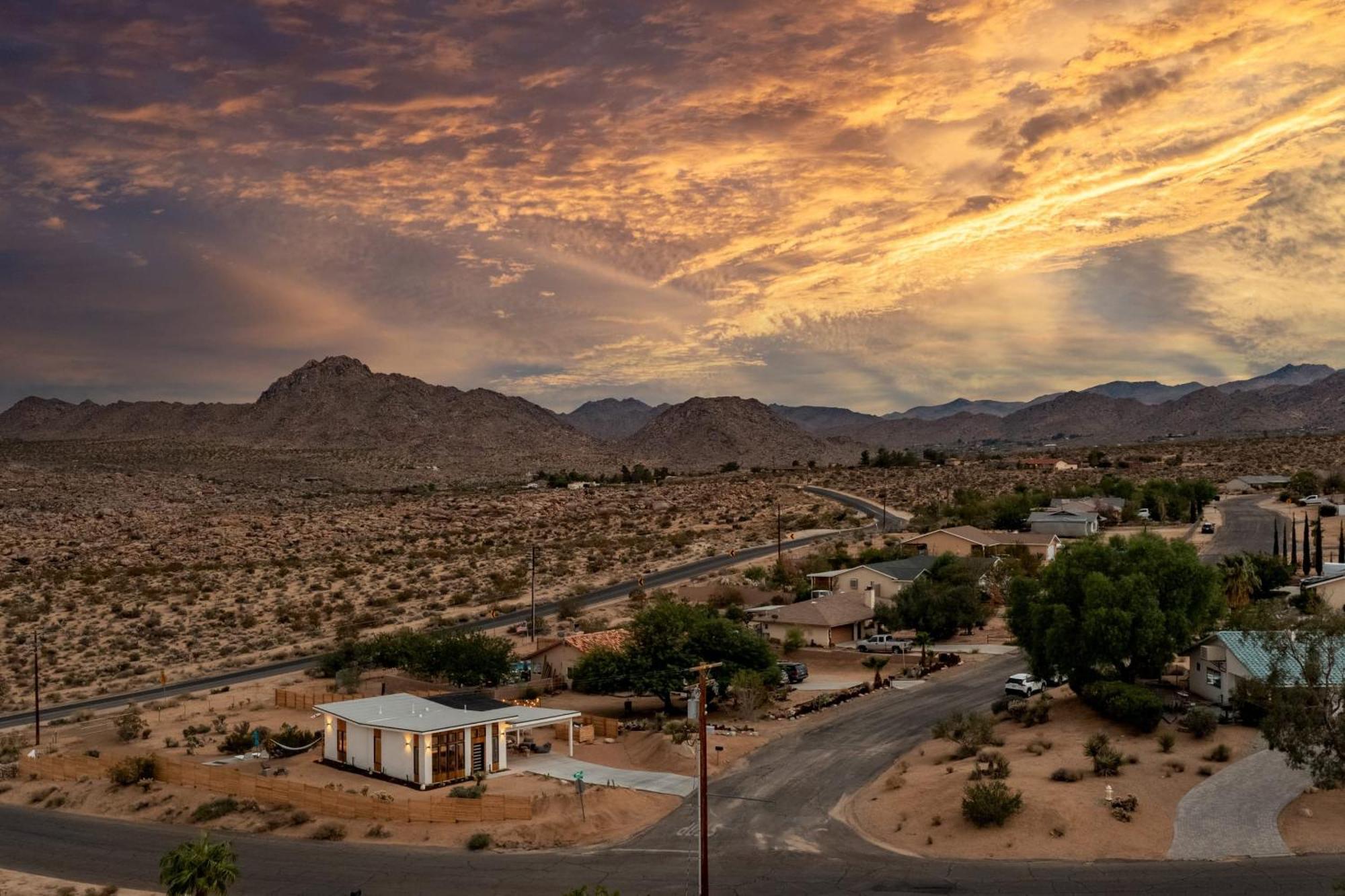 Chicory By Avantstay Modern Desert Retreat W Hot Tub Joshua Tree Exterior foto